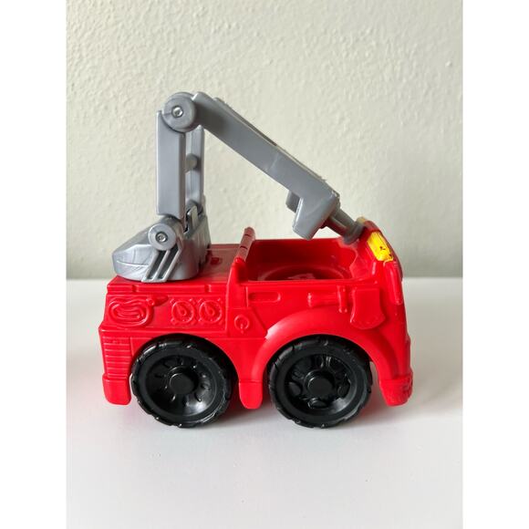 Fisher-Price Little People Fire Truck with Firefighter Figure 2019 - Picture 8 of 11